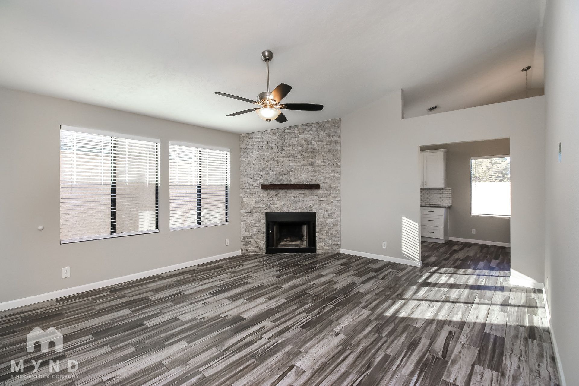 Building Photo - 921 S Val Vista Dr