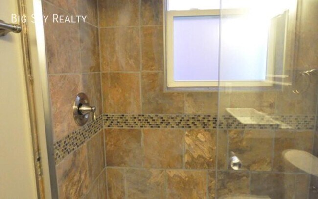 Building Photo - 452 W 3rd Ave