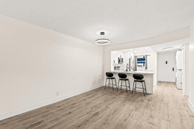 Building Photo - 2935 SW 22nd Ave