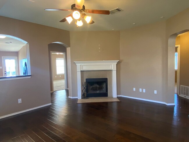 Building Photo - 3 BEDROOMS, COMMUNITY POOL, BELTON ISD