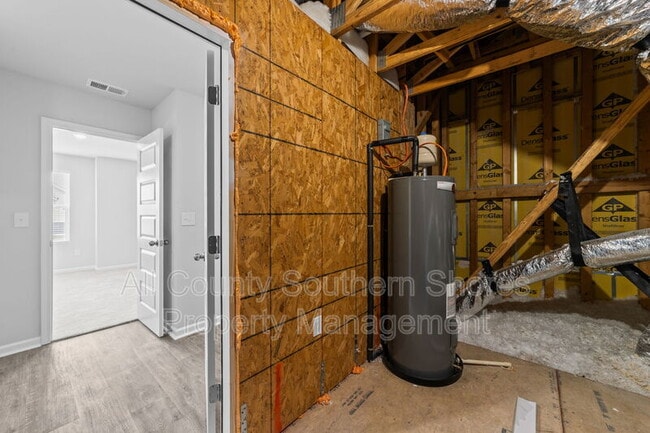 Building Photo - 136 Talladega Dr