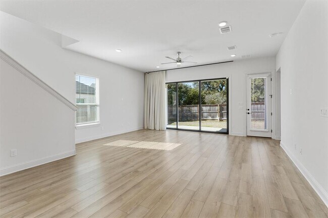 Building Photo - 508 Pinnacle View Dr