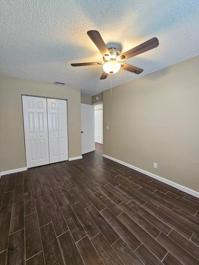 Building Photo - 4876 Orleans Ct