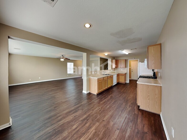 Building Photo - 18435 Westgate Pasture Ln