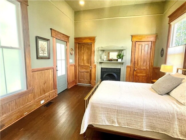 Building Photo - 1915 Union St