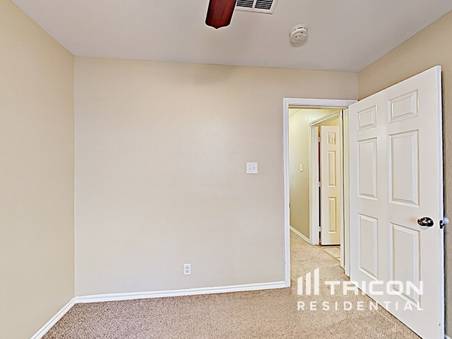 Building Photo - 1112 Brittany Dr