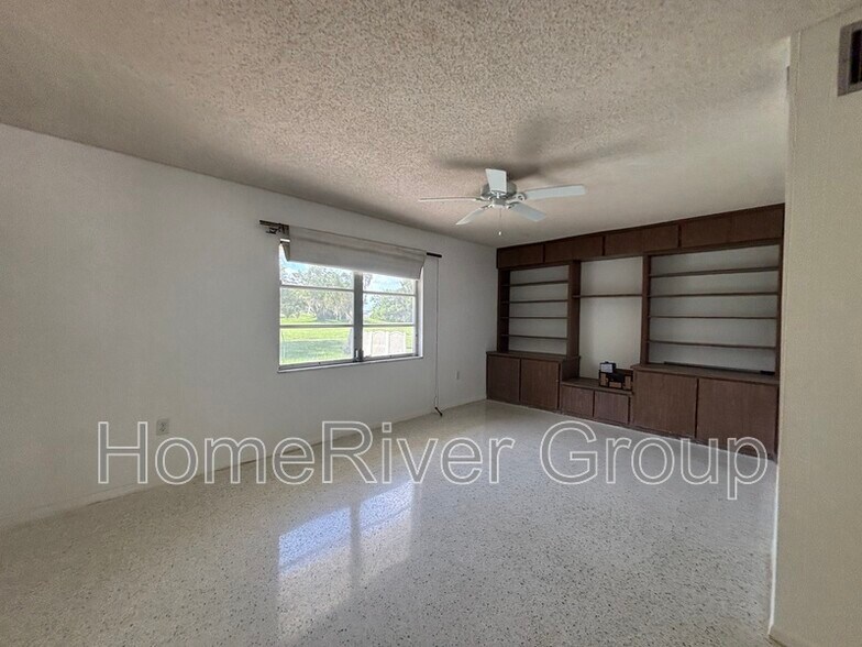 Building Photo - 1709 N Pebble Beach Blvd
