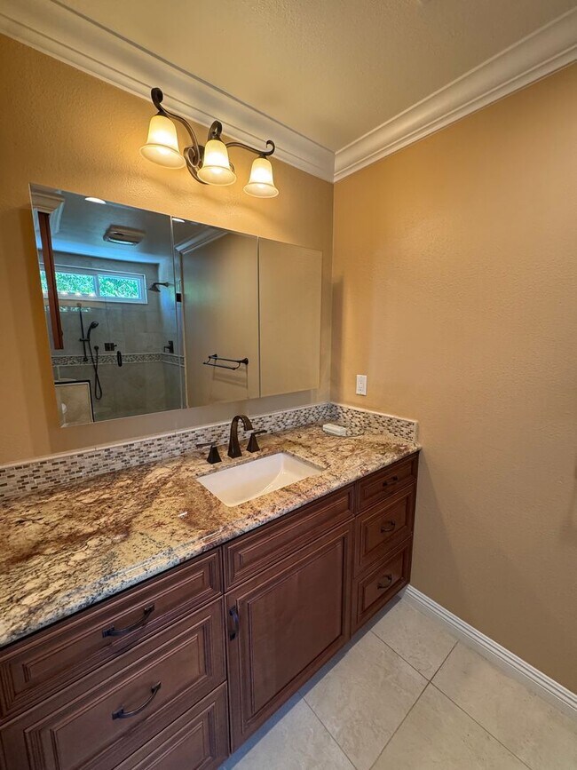 Building Photo - Prime Cul-de-Sac Location with Expansive Backyard