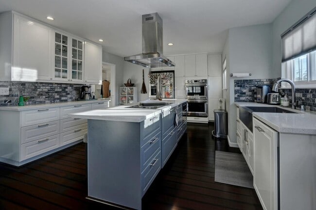 Building Photo - 870 E Empire St