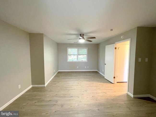 Building Photo - 10960 Earnshaw Ln