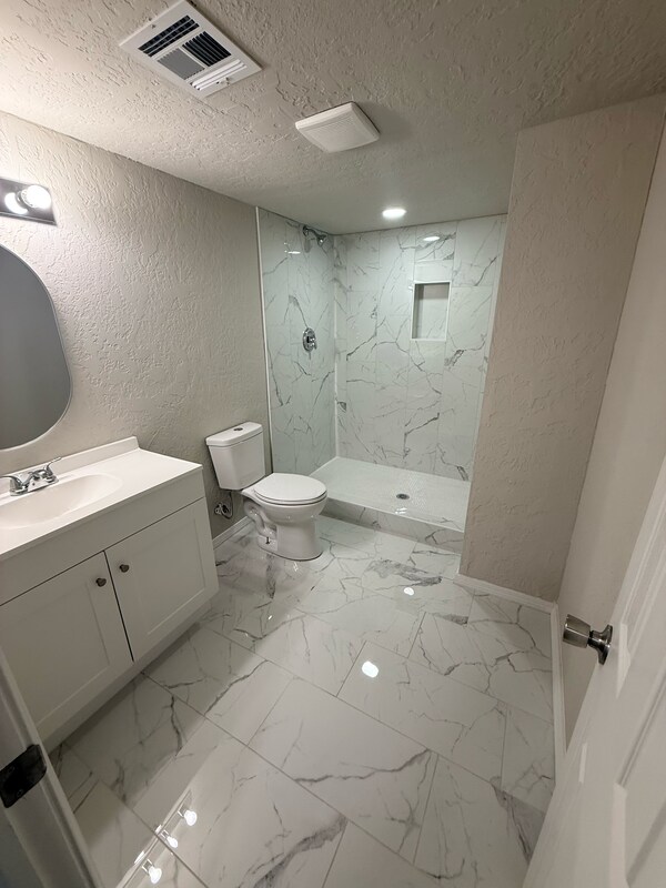 Building Photo - 3513 W 39th St