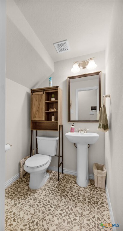 Building Photo - 2043 Cowan Dr