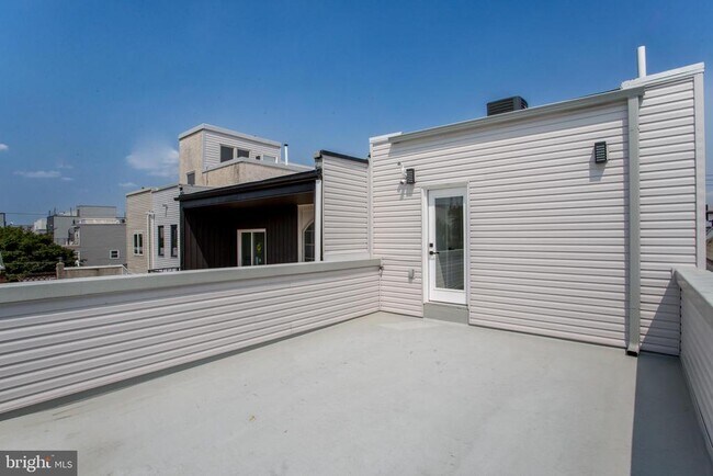 Building Photo - 1214 E Fletcher St