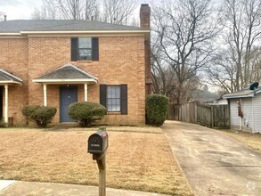 Building Photo - 2/1.5 Bath Townhome available in Ridgeland!