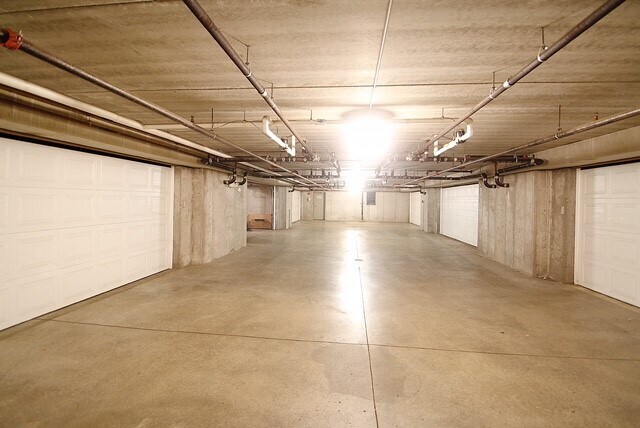 Private Heated Garage - 10740 Town Square Dr NE