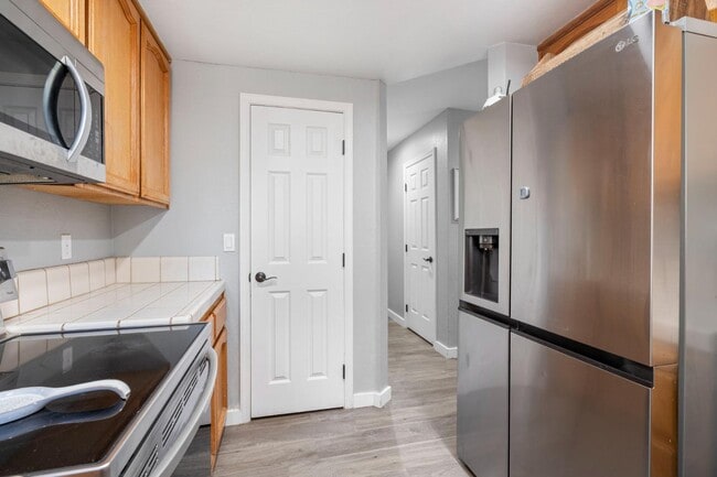 Building Photo - 9049 Laguna Springs Way