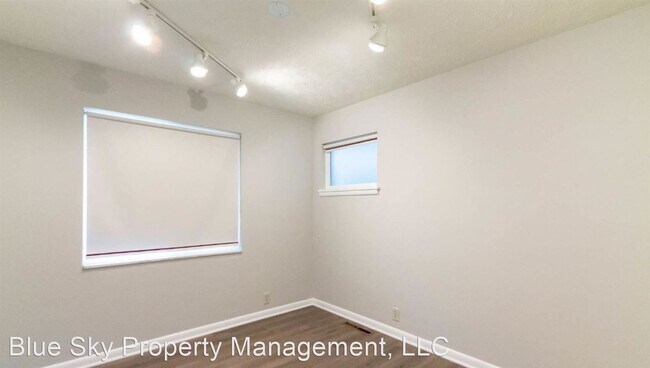 Building Photo - 4 br, 3 bath House - 912 N. Warwick Rd.