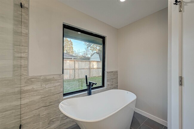 Building Photo - 2111 Nina Lee Ln