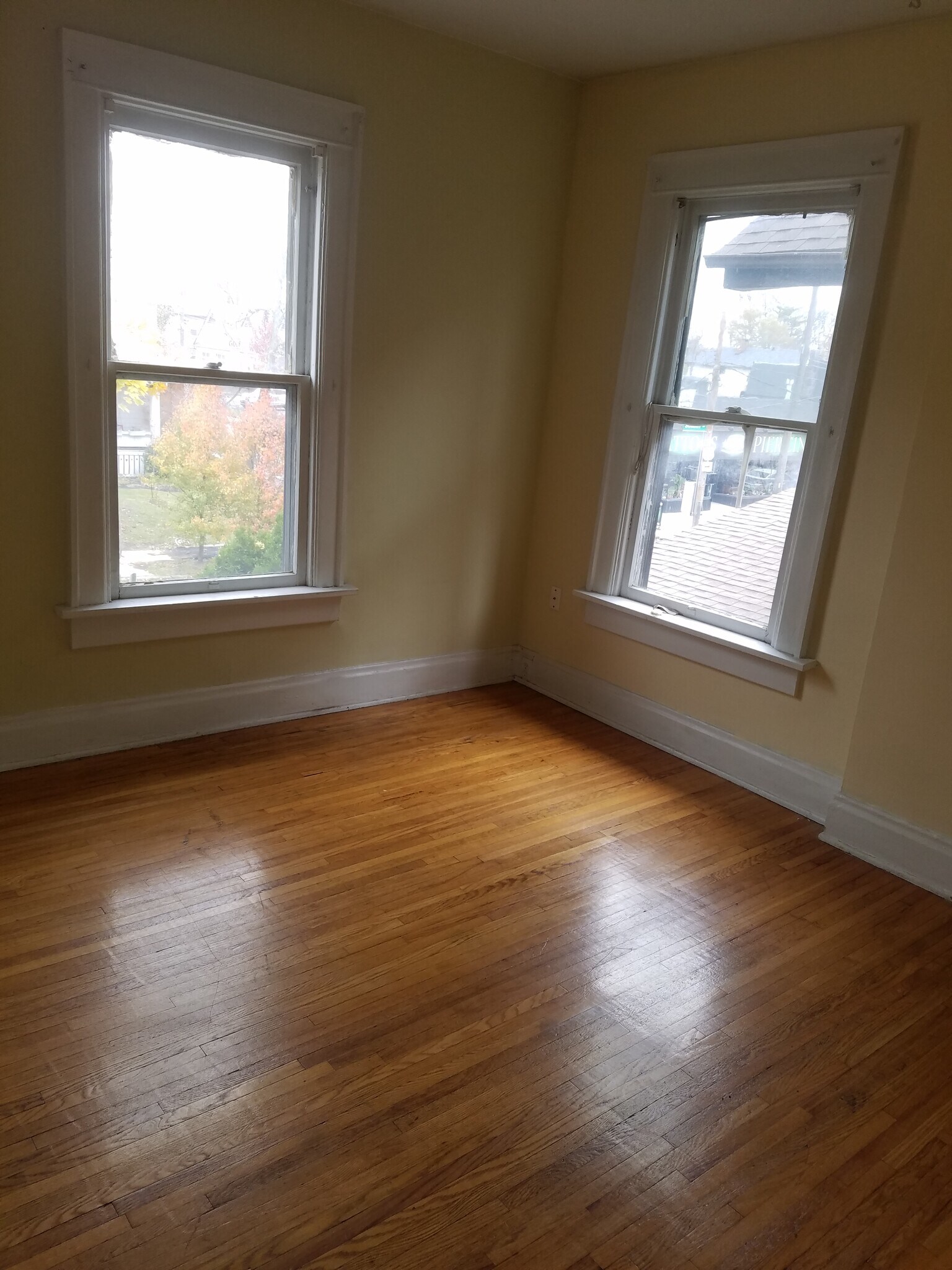family room/ living room - 2535 Summit Street
