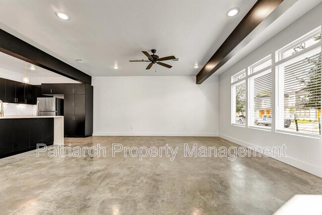 Building Photo - 214 Lynn Dr