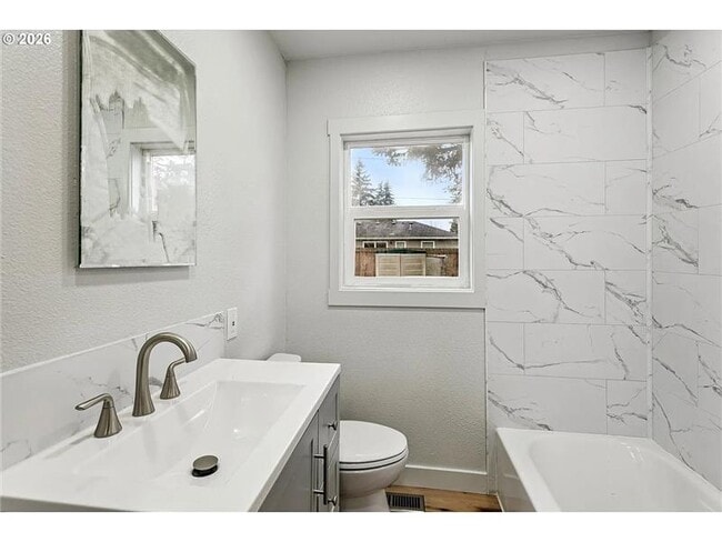 Building Photo - 108 SE 91st Ave