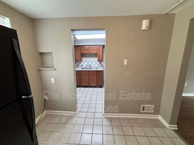 Building Photo - 237 Ryburn Ave