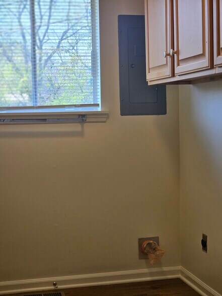 Laundry room hook-ups - 3696 Bennett Rd