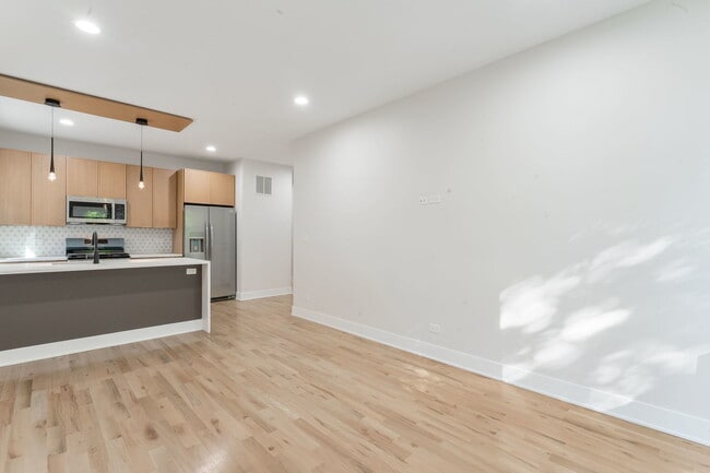 Building Photo - 6410 S Vernon Ave