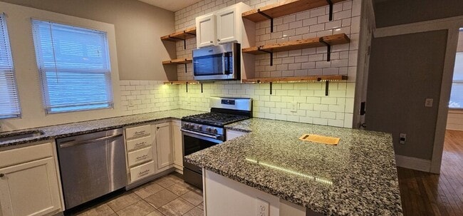 Building Photo - 1850 W 48th St