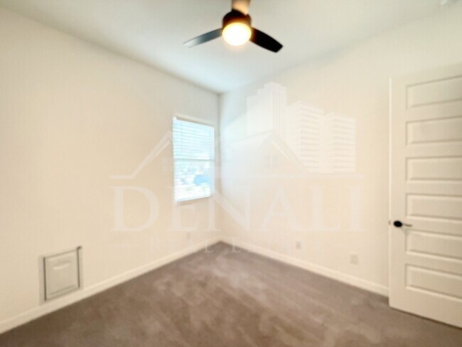 Building Photo - 5214 W Thresher Way
