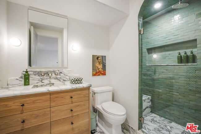 Building Photo - 5201 Vía Donte