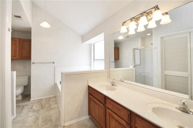 Building Photo - 8009 Cahill Dr