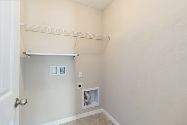 Building Photo - Beautiful 4/2.5 Townhome For Rent in Harmony