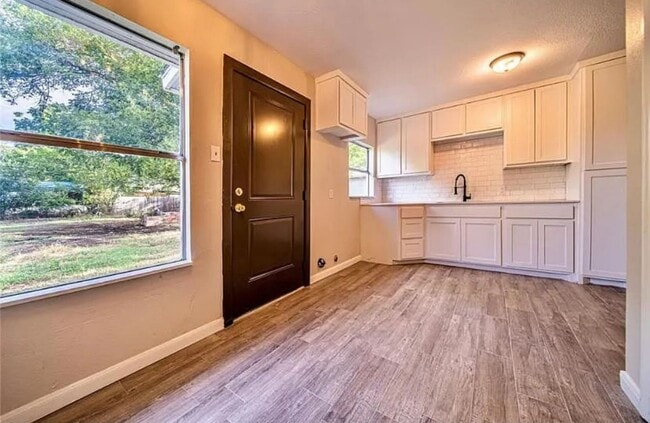Building Photo - Remodeled 3/1 LANDSCAPING INCLUDED!