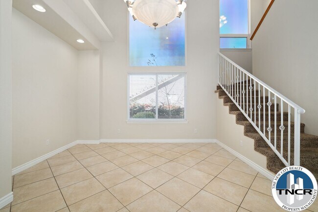 Building Photo - Gorgeous 4 Bedroom | 3.5 Bath