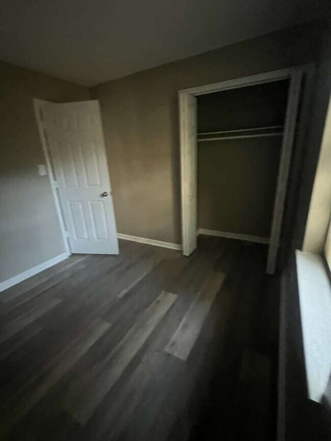 Building Photo - 10405 Riverbend Cir