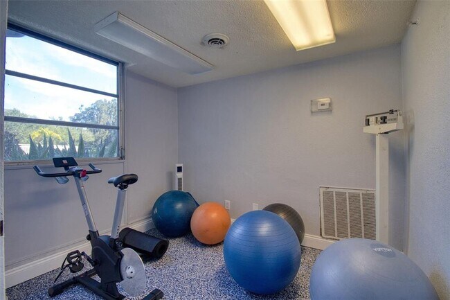 Building Photo - 3315 58th Ave S