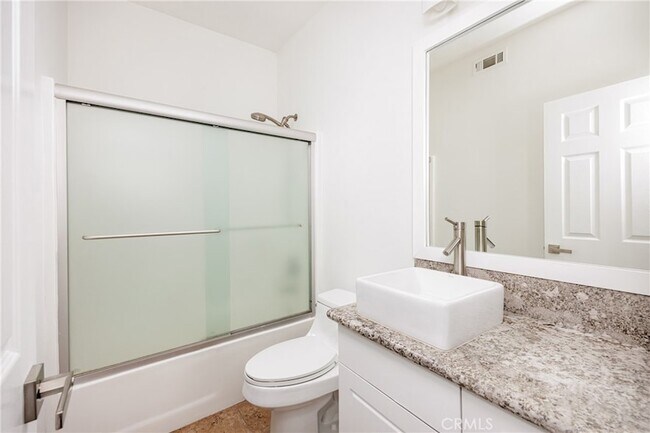 Building Photo - 225 Montana Del Lago Dr