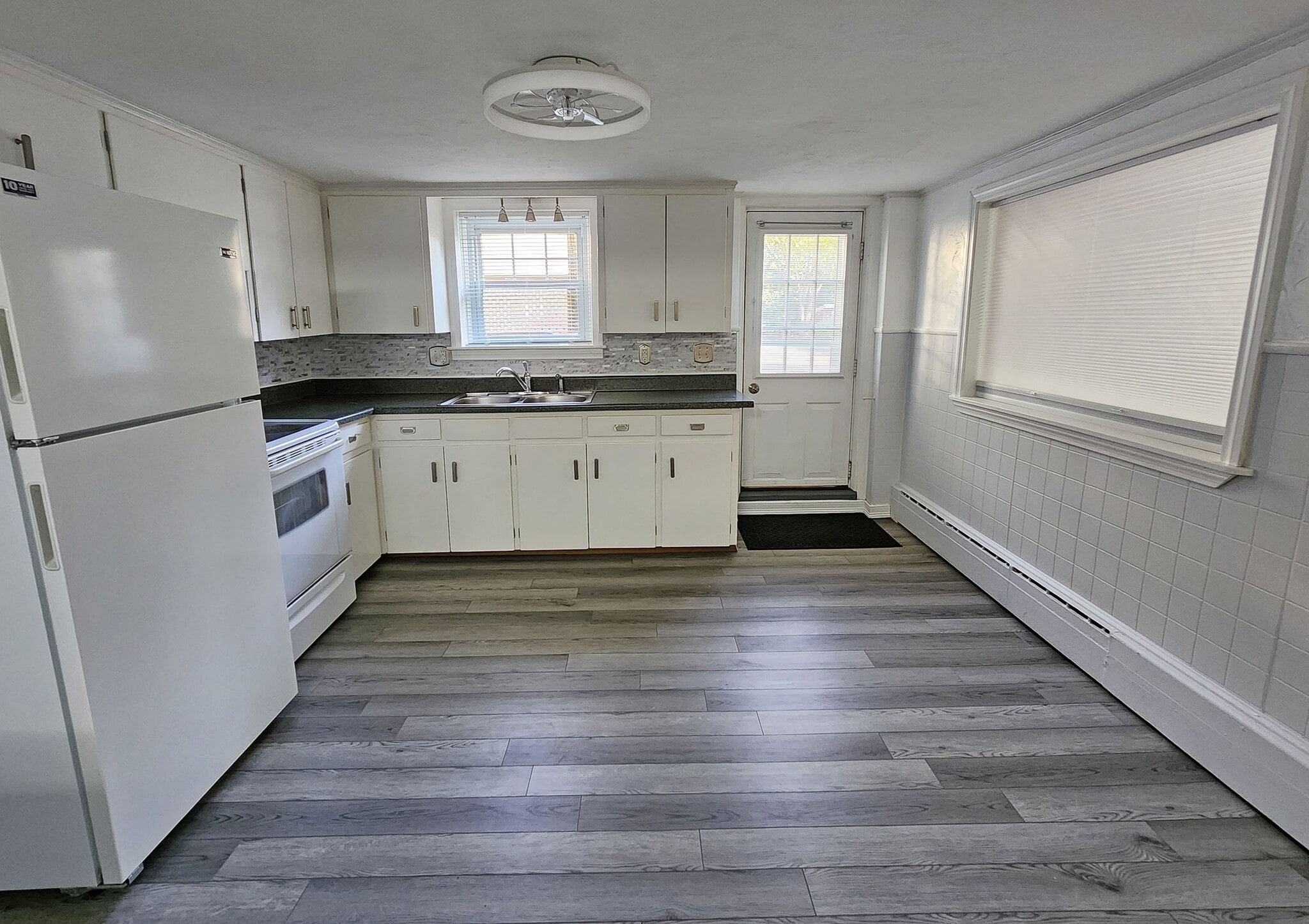 Building Photo - 216 5th St