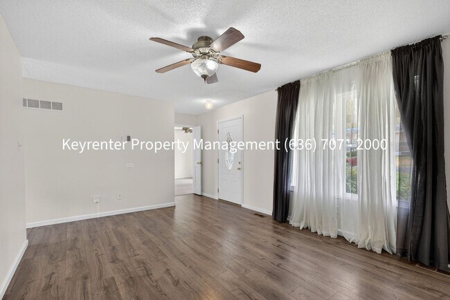 Building Photo - Spacious 3BR Home with Finished Basement in St. Charles