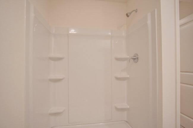 Building Photo - Limited Time: $500 Off First Month’s Rent!...