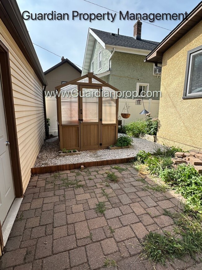 Building Photo - 4147 Snelling Ave