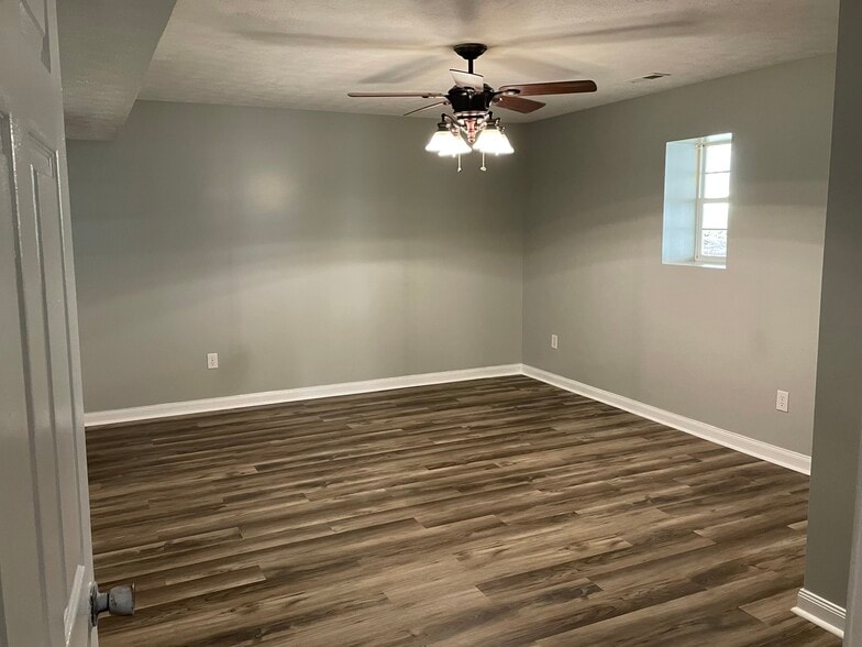 Building Photo - 20760 Poplar Ridge Rd