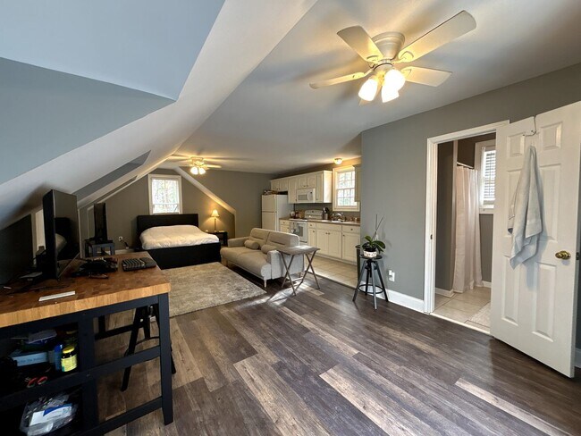 Building Photo - Beautiful home in Lake Carolina Harborside with Fully Equipped Private Apartment