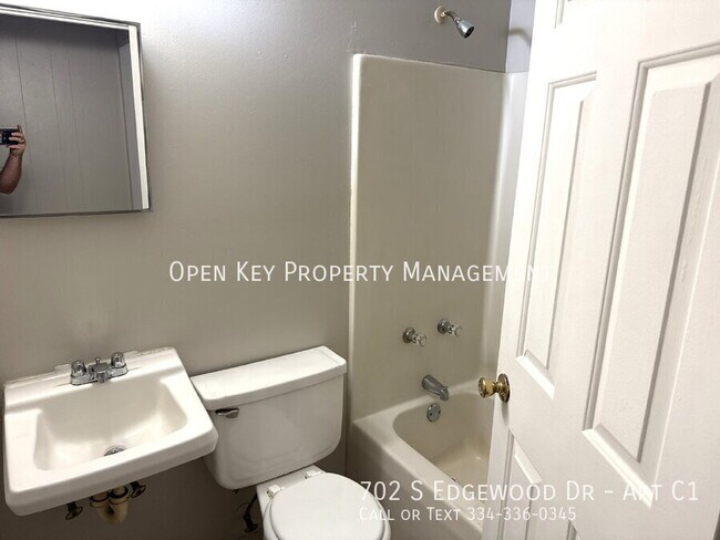 Building Photo - 702 S Edgewood Dr