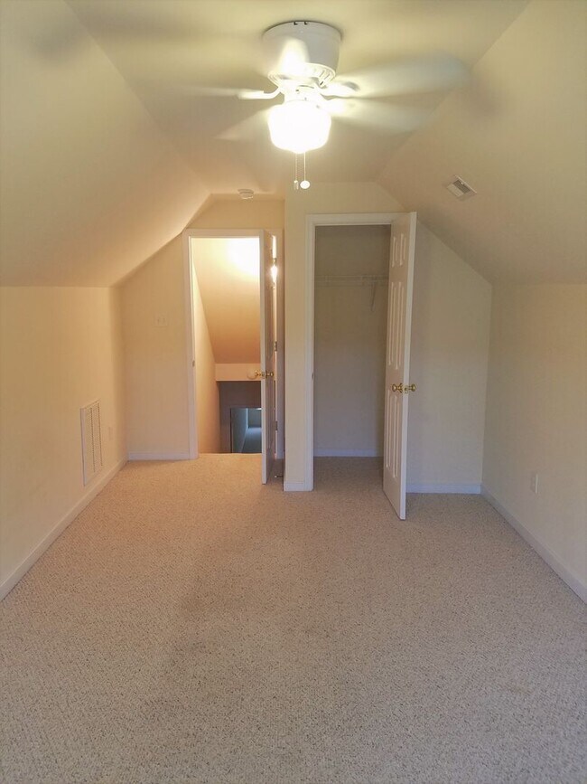 Building Photo - Beautiful transitional 4 bedroom brick rancher on quiet street just off of Hull Street/Genito Roa...