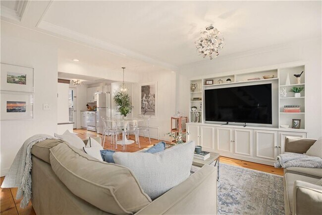 Building Photo - 38 Pope St