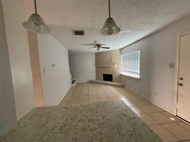 Building Photo - 3858 Willow Springs Ln