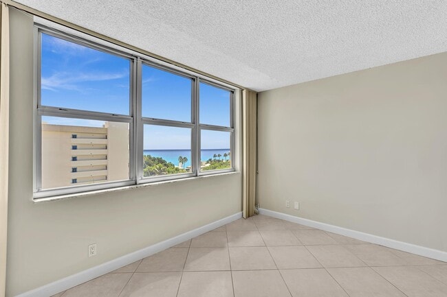 Building Photo - 1150 Hillsboro Mile