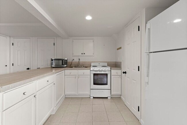 Primary Photo - 1325 SE Boise St